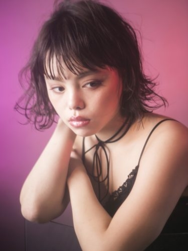 ナチュラルテイスト色っぽモードなルーズセミウェットボブ｜表参道で人気の美容院（美容室）UREALM（ユーレルム）【ID4048】